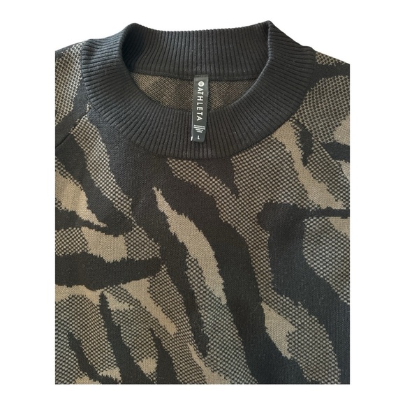 ATHLETA Jacquard Crew Sweater Pullover Merino Wool Sz L Camo Digi Casual - Picture 9 of 9